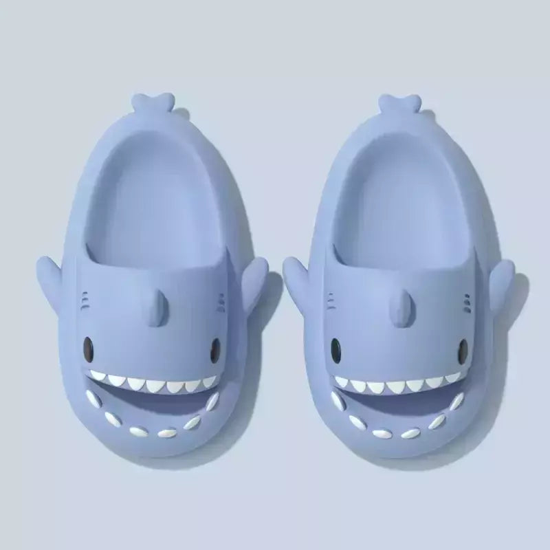 Chinelos de tubarão dos desenhos animados para homens e mulheres, slides internos do banheiro, moda casal, sapatos baixos, sandálias, EVA suave, chinelos de praia, verão