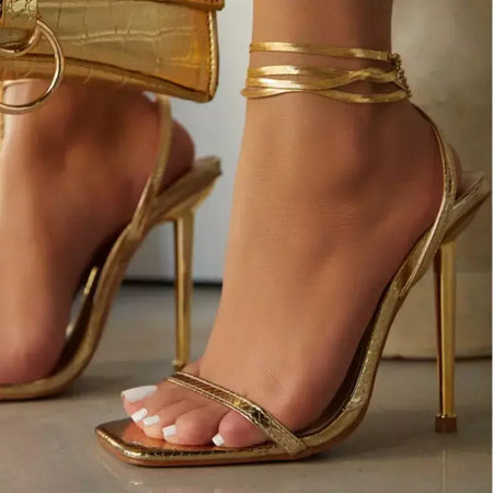 2025 novas mulheres saltos sexy ouro sandálias de salto alto fina alça única sandálias stiletto de metal sapatos de salto dourado
