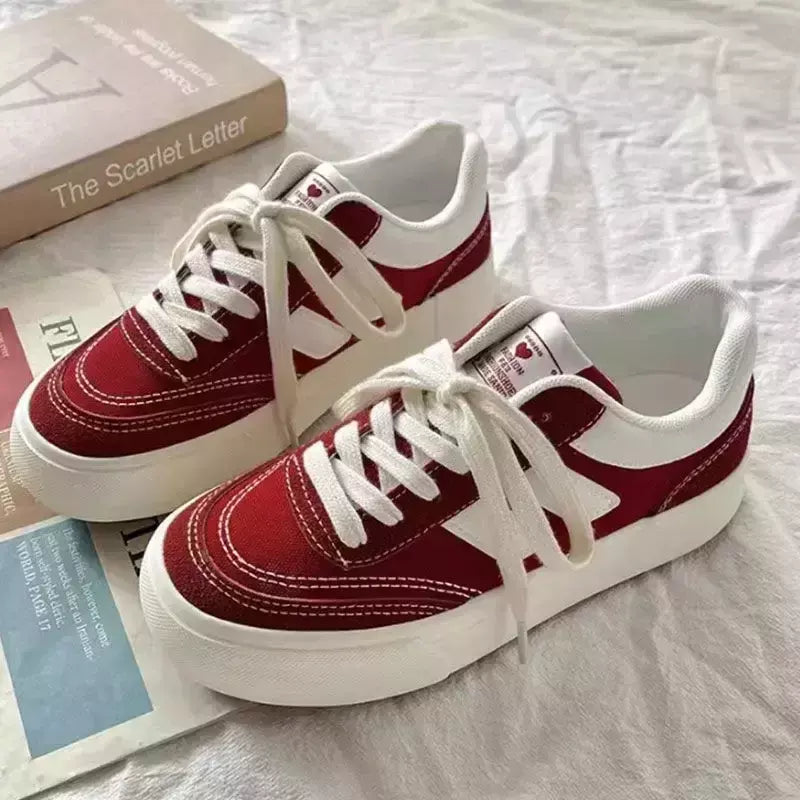 Sapato de lona feminino de sola grossa, tênis retrô com todos os fósforos, original, nicho novo, estilo de Hong Kong, primavera e outono 2024