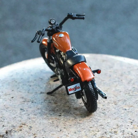 Maisto 1:18 harley davidson sportster ferro 883 liga clássico modelo da motocicleta diecast metal motocicleta modelo crianças brinquedos presente