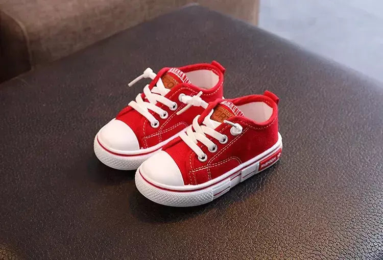 Sapatos canva de cano baixo infantil 2025 primavera novo estilo branco doce cor masculino feminino infantil pai-filho sapatos de tabuleiro