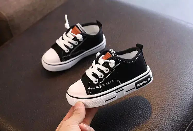 Sapatos canva de cano baixo infantil 2025 primavera novo estilo branco doce cor masculino feminino infantil pai-filho sapatos de tabuleiro