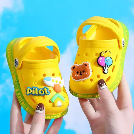 Verão crianças sapatos sandálias buraco sapatos infantis chinelos macio anti-skid design dos desenhos animados buraco sapatos de bebê praia de areia para meninos meninas