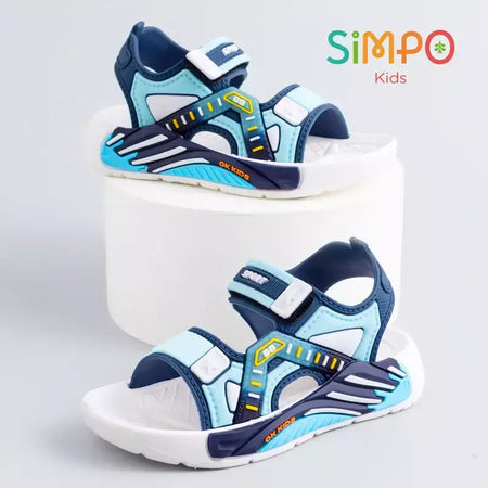 Um par de sandálias infantis de verão unissex com fundo macio sapatos casuais de praia para estudantes da escola primária