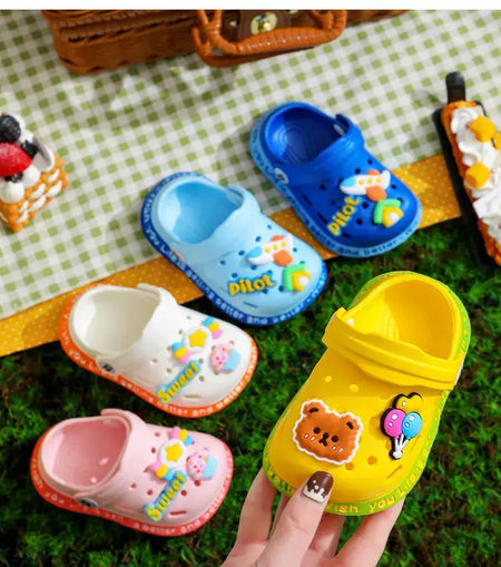 Verão crianças sapatos sandálias buraco sapatos infantis chinelos macio anti-skid design dos desenhos animados buraco sapatos de bebê praia de areia para meninos meninas