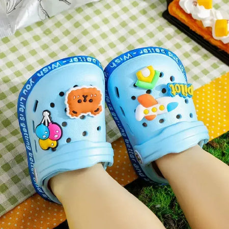 Verão crianças sapatos sandálias buraco sapatos infantis chinelos macio anti-skid design dos desenhos animados buraco sapatos de bebê praia de areia para meninos meninas