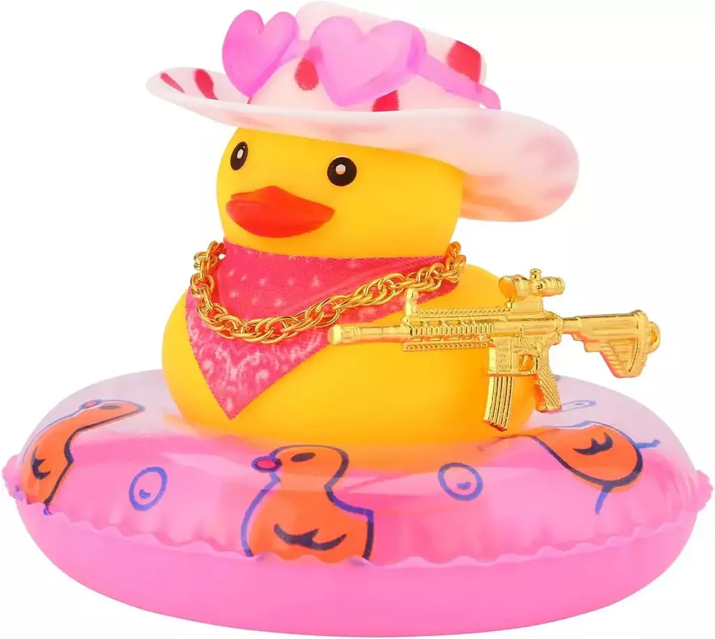 Pato de borracha com arma para decoração de painel de carro, brinquedo de pato estridente, patos de cowboy amarelos, ornamento de carro, acessórios divertidos