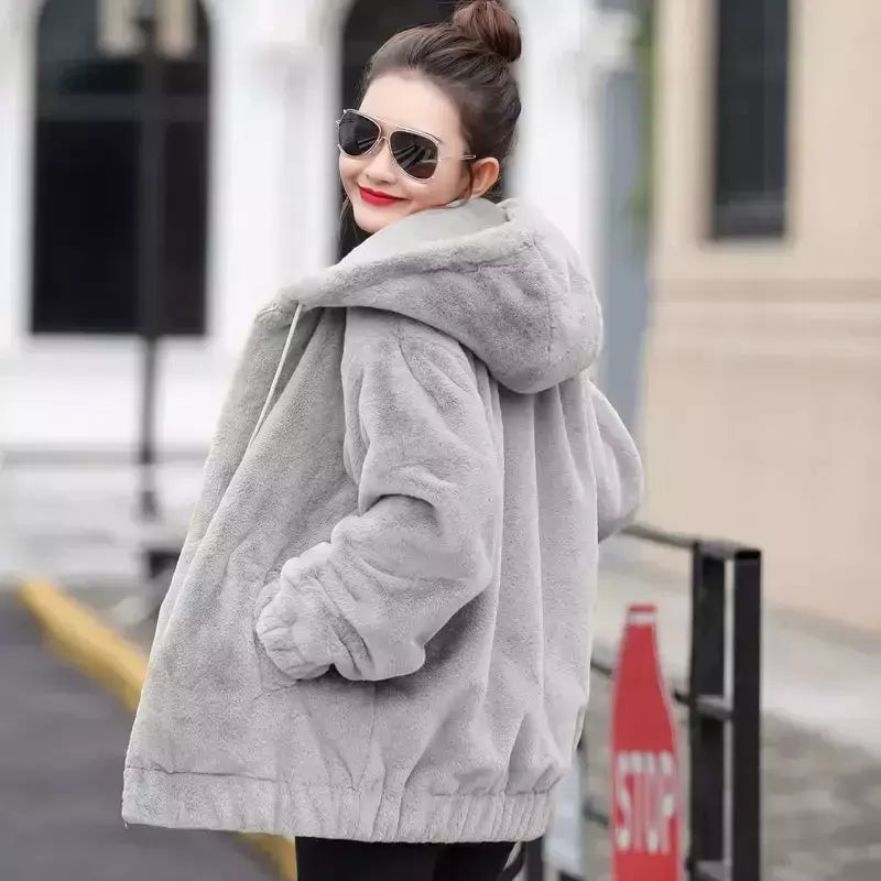 Jaqueta feminina com capuz de flanela forrada a lã, jaqueta curta solta, manga longa quente, comprimento médio, versão coreana, inverno, novo estilo