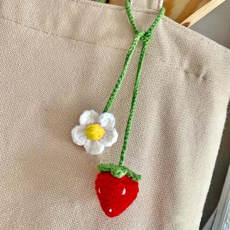 Cesta de suspensão de crochê de planta de carro, planta de suspensão de morango para decoração de carro, encantos de ornamentos de carro para espelho retrovisor