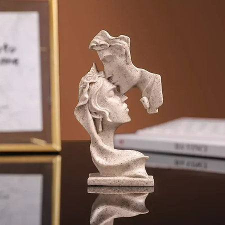 Mini resina amantes estátua estatueta beijando postura modelo artesanato escultura ornamento decoração para casa desktop armário de vinho decoração