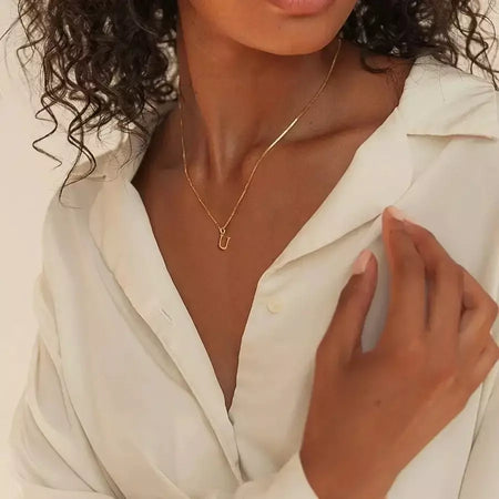 Colar inicial A-Z colar banhado a ouro 18K com letra fofa colar de aço inoxidável para mulheres
