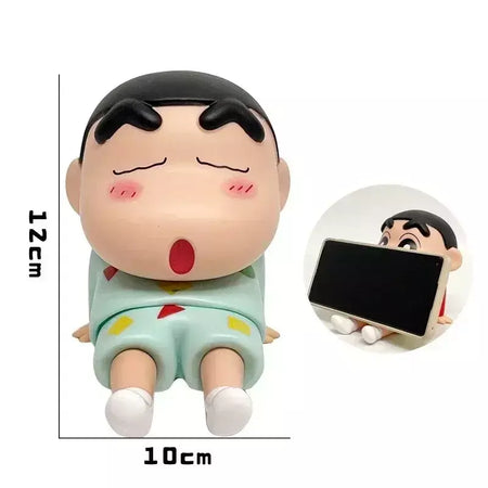 Crayon shin-chan figuras suporte do telefone kawaii anime ornamentos de mesa dos desenhos animados assistindo tv telefone suporte bonito boneca decorações