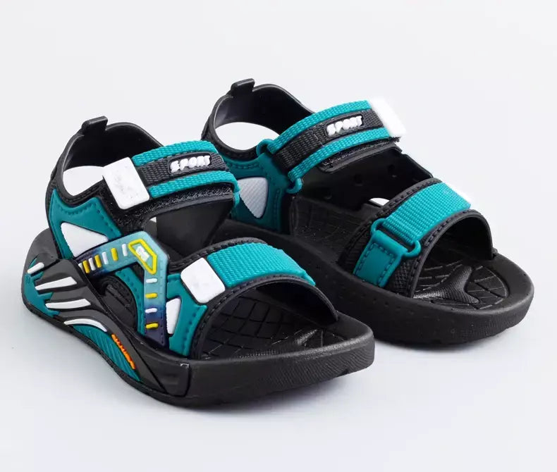 Um par de sandálias infantis de verão unissex com fundo macio sapatos casuais de praia para estudantes da escola primária
