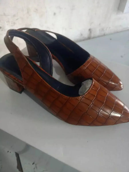 Mulheres apontou dedos bombas meados de salto grosso sandálias estilingue sapatos verão nova mulher do vintage senhora sandálias femininas chinelos sapatos