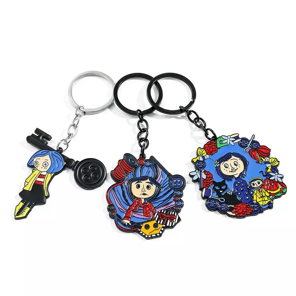 Figura de desenho animado Coraline e chaveiro de porta secreta, filme de anime emocionante de fantasia, pingente esmaltado, chaveiros, presentes de ornamento