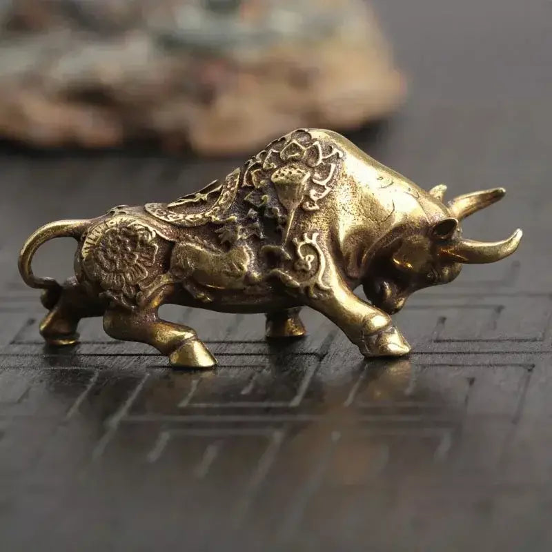 Estátua de touro da sorte de bronze, decoração de casa, ornamentos, estatueta em miniatura de animal de cobre, traz riqueza, decoração de mesa de escritório, artesanato