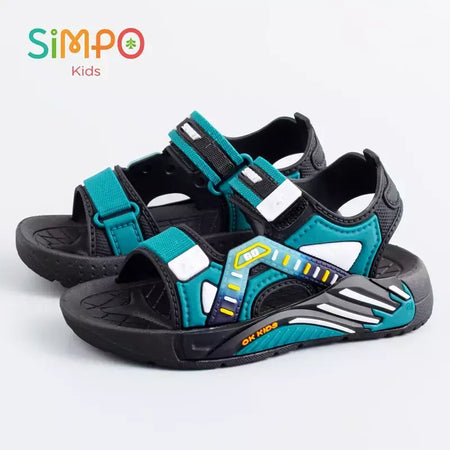 Um par de sandálias infantis de verão unissex com fundo macio sapatos casuais de praia para estudantes da escola primária