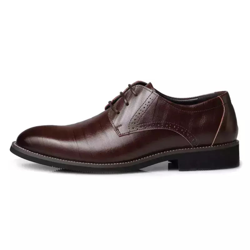 Sapatos masculinos de couro casual, sapatos luxuosos, sapatos sociais masculinos, designer britânico de ponta pontiagudos, marrom suave, negócios de casamento