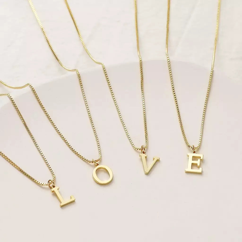 Colar inicial A-Z colar banhado a ouro 18K com letra fofa colar de aço inoxidável para mulheres