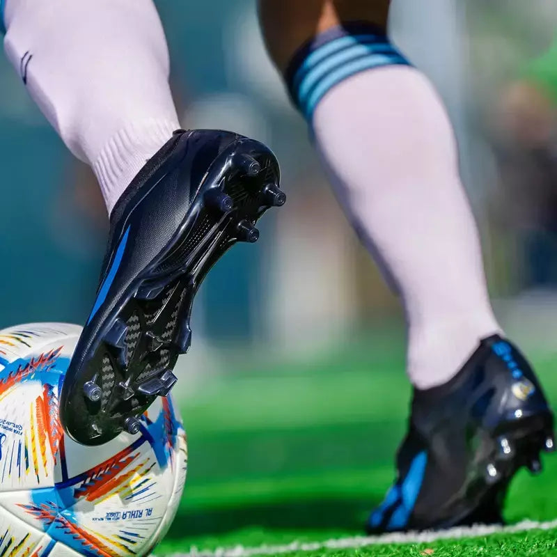 Sapatos infantis de futebol antiderrapante, chuteiras de relvado de alta qualidade, botas de futebol para homens TF FG, 2410