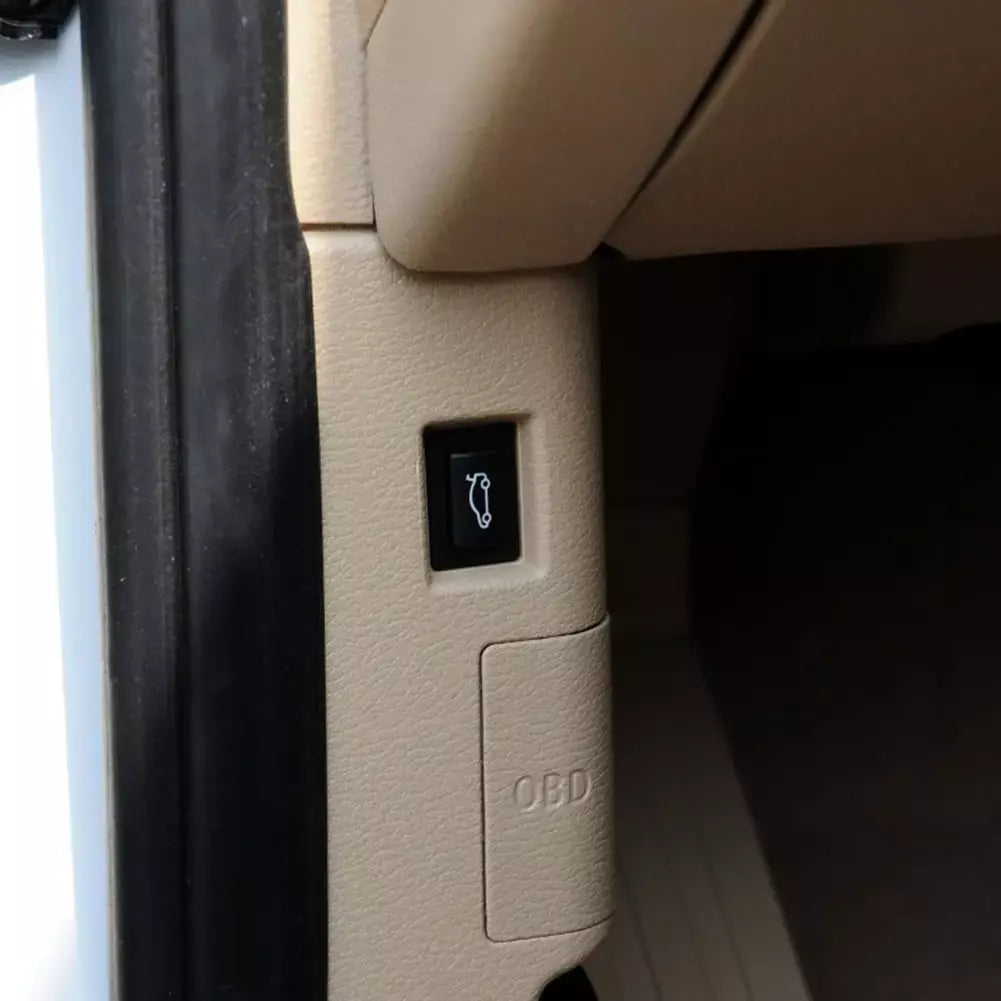 Interior do carro OBD Plug Tampa Guarnição Cap, Tampa do painel do pontapé, OBD2 Diagnóstico Plug Capa para BMW F25 X3 F26 X4 LHD, 51439190686, 51437243111