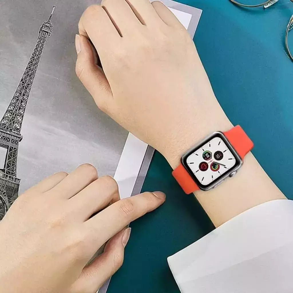 Silicone Solo Loop Band para Apple Watch, Belt Bracelet Strap, iWatch Series 9, 8, 7, 6, SE, Ultra 2, 40mm, 44mm, 45mm, 41mm, 49 milímetros, 38 milímetros, 42 milímetros