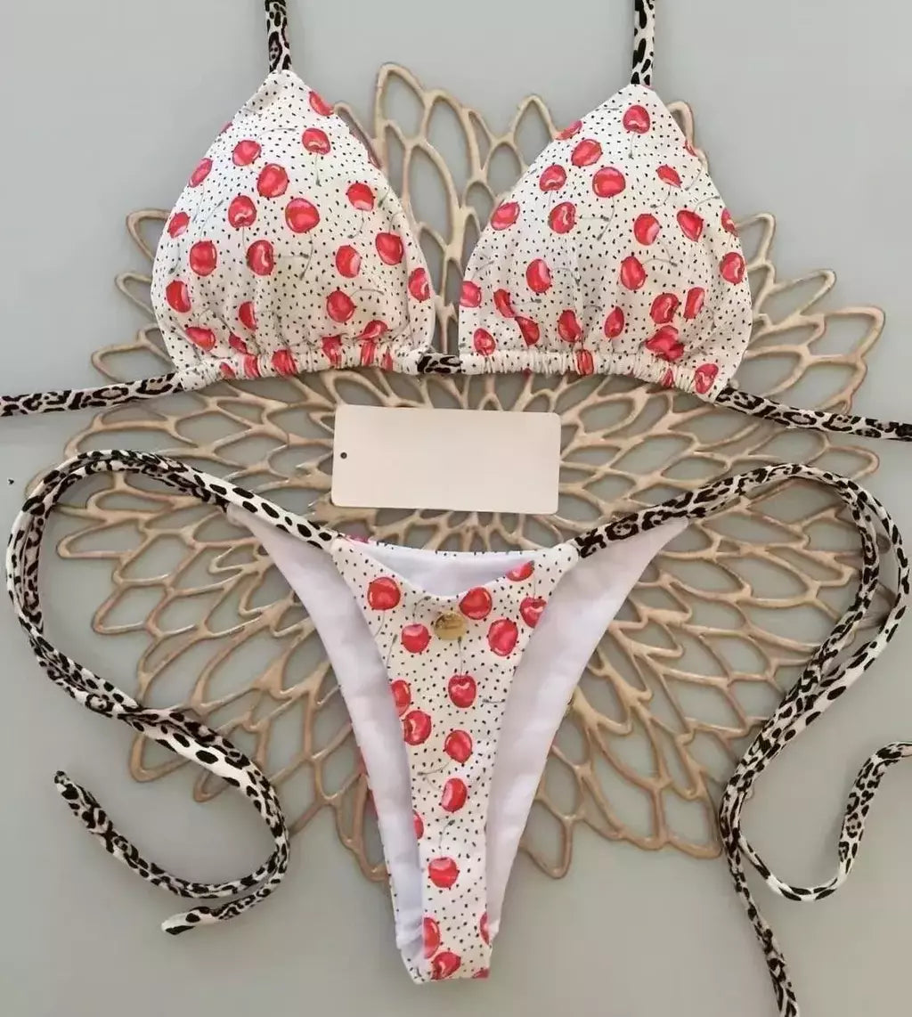 Conjunto brasileiro de biquíni tanga para mulheres, moda praia, tanga sexy, maiô, 2 peças, roupa de banho, estampa cereja fofa, 2023