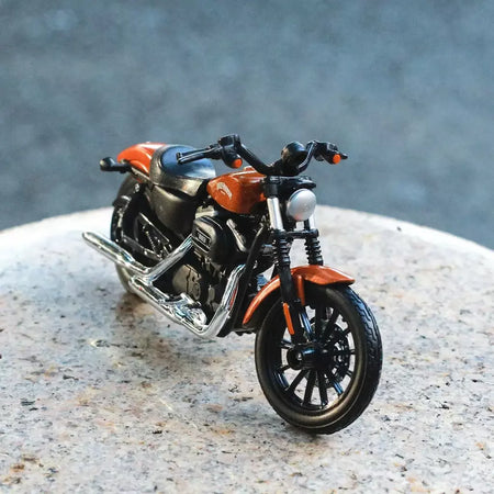 Maisto 1:18 harley davidson sportster ferro 883 liga clássico modelo da motocicleta diecast metal motocicleta modelo crianças brinquedos presente