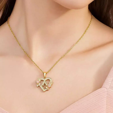 Venda quente oco amor flor 26 letras em inglês pingente de diamante senhora colar pingente personalizado moda clavícula corrente