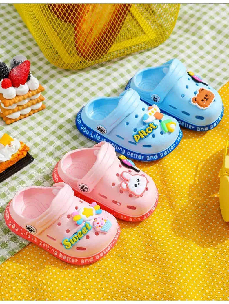 Verão crianças sapatos sandálias buraco sapatos infantis chinelos macio anti-skid design dos desenhos animados buraco sapatos de bebê praia de areia para meninos meninas
