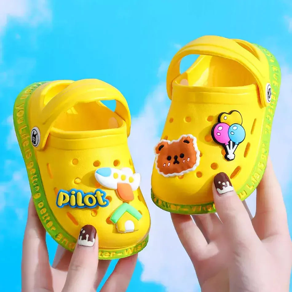 Verão dos desenhos animados coelho urso respirável crianças indoor tamancos sapatos com buracos antiderrapantes unisex chinelos de sola macia crianças sandálias
