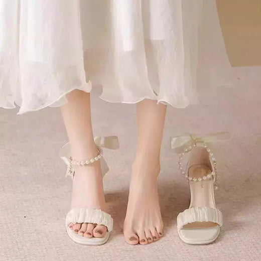Sandálias pérolas confortáveis femininas, bege feminino, salto alto com bloco de altura, laço preto, sapatos volumosos de conforto, moda, 2024
