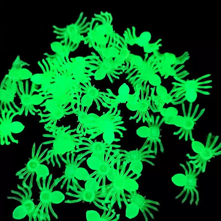 50 pçs halloween aranhas luminosas mini horror aranha brilho no escuro decorações de festa de halloween casa assombrada adereços assustadores