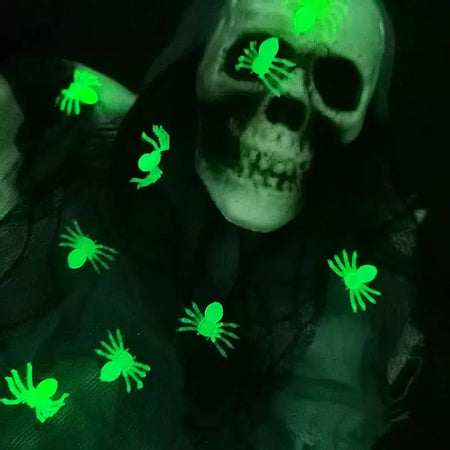 50 pçs halloween aranhas luminosas mini horror aranha brilho no escuro decorações de festa de halloween casa assombrada adereços assustadores