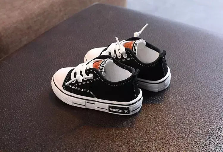 Sapatos canva de cano baixo infantil 2025 primavera novo estilo branco doce cor masculino feminino infantil pai-filho sapatos de tabuleiro