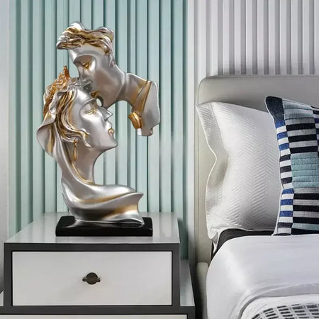 Mini resina amantes estátua estatueta beijando postura modelo artesanato escultura ornamento decoração para casa desktop armário de vinho decoração