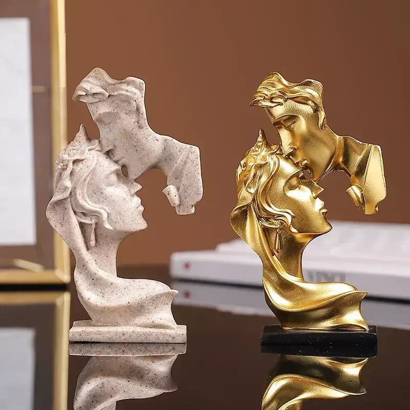 Mini resina amantes estátua estatueta beijando postura modelo artesanato escultura ornamento decoração para casa desktop armário de vinho decoração