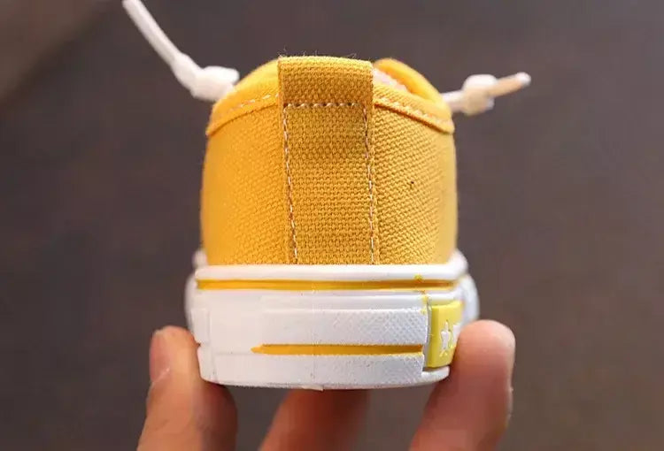 Sapatos canva de cano baixo infantil 2025 primavera novo estilo branco doce cor masculino feminino infantil pai-filho sapatos de tabuleiro