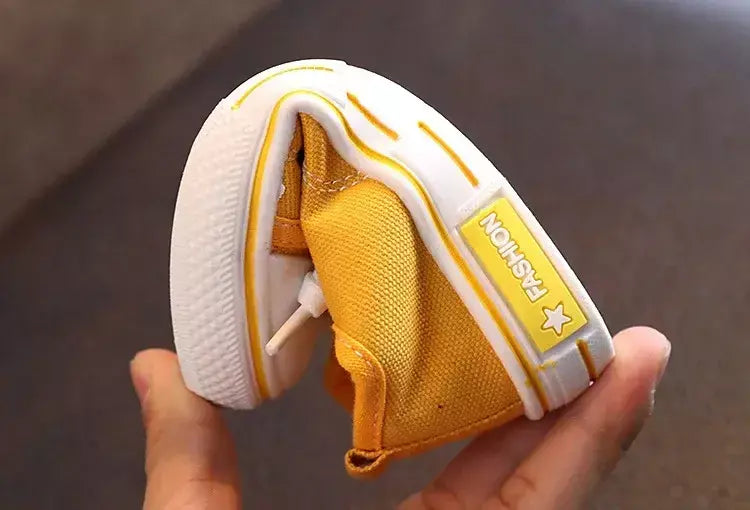 Sapatos canva de cano baixo infantil 2025 primavera novo estilo branco doce cor masculino feminino infantil pai-filho sapatos de tabuleiro