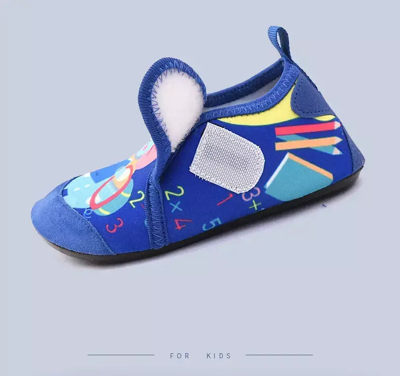 2024 novas crianças sapatos de praia meias de água meninos e meninas casa sapatos do bebê meias interiores dos desenhos animados unicórnio crianças chinelos