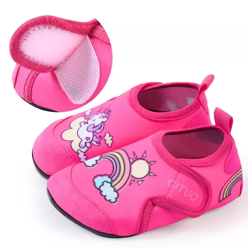 2024 novas crianças sapatos de praia meias de água meninos e meninas casa sapatos do bebê meias interiores dos desenhos animados unicórnio crianças chinelos