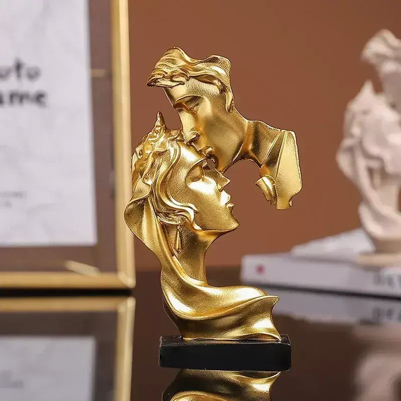 Mini resina amantes estátua estatueta beijando postura modelo artesanato escultura ornamento decoração para casa desktop armário de vinho decoração