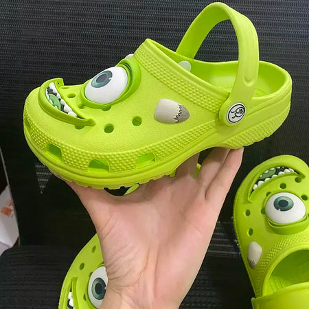 Novo dos desenhos animados mike verão antiderrapante ao ar livre sapatos de praia casuais monstro grandes olhos buraco chinelos confortáveis sandálias respiráveis presentes
