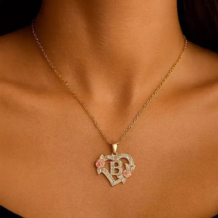 Venda quente oco amor flor 26 letras em inglês pingente de diamante senhora colar pingente personalizado moda clavícula corrente