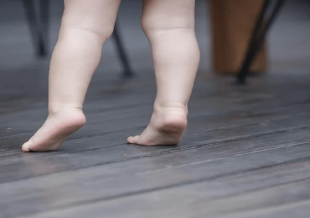 Sapatilhas para crianças, sapatos ortopédicos para crianças, ponta dos pés, suporte de tornozelo alto para caminhada, tênis de sola antiderrapante de fundo duro para meninas meninos pés chatos
