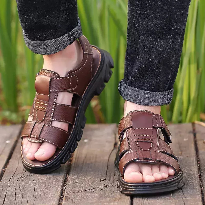 Sandálias de couro de sola grossa masculinas, sapatos de praia, chinelos de couro antiderrapantes, ao ar livre, novo, 2024