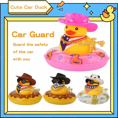 Pato de borracha com arma para decoração de painel de carro, brinquedo de pato estridente, patos de cowboy amarelos, ornamento de carro, acessórios divertidos
