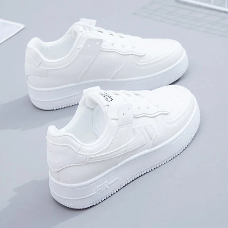 Sapatos de corrida casuais planos com cordões elegantes, tênis de corrida confortáveis de sola grossa, dedo do pé redondo, respirável, resistente ao desgaste