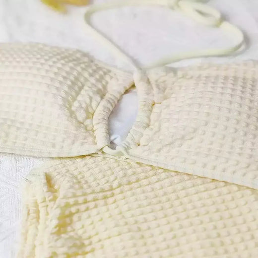 Terno de biquíni sexy cor bege para mulheres, roupa de banho com pescoço pendurado, saia de corda feminina, roupa de praia 3 peças