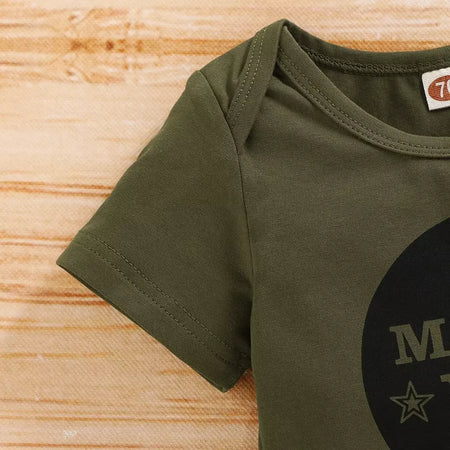 Conjunto de roupas para bebês recém-nascidos de 0 a 18 meses, estampa de letras, body de manga curta + calças camufladas + chapéu, 3 peças, roupas de verão para meninos